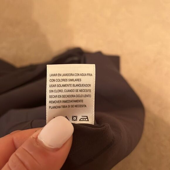 HAGGAR Navy Collared Short Sleeved Button Down. Size Large - Picture 9 of 9